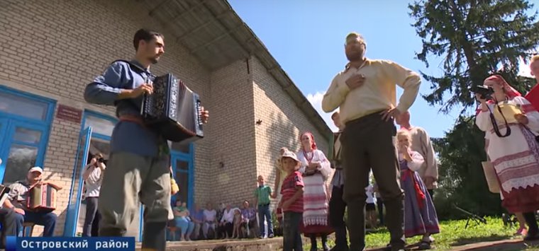 Коллективы из 18 районов области выступили на фестивале военного фольклора в деревне Шики