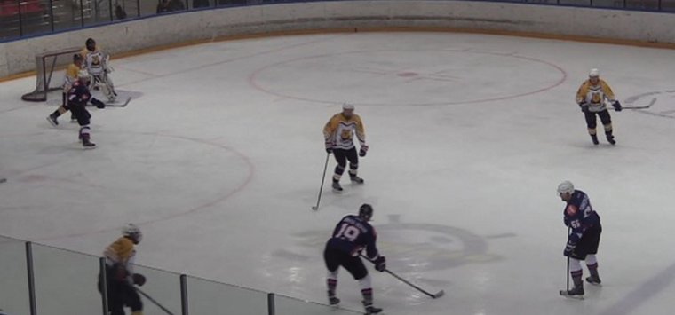 «Аванта-Псков» продолжает побеждать в  рамках регионального чемпионата НХЛ