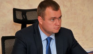 Внимательно разбираться в проблемах, которые поднимают островичи, поручил Быстров