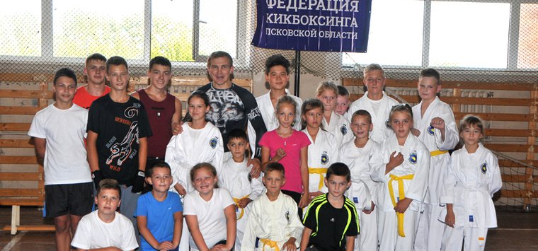 Популярный российский боец провел мастер-класс для молодежи Острова