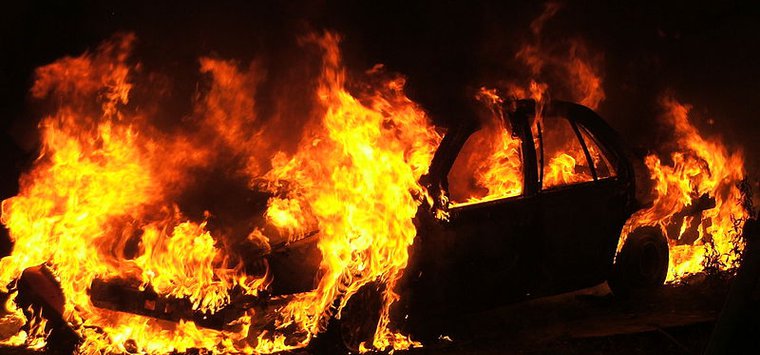 «Фольксваген» сгорел утром в Острове