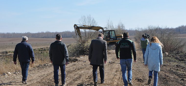 Вице-губернатор Нинель Салагаева проверила ход весенне-полевых работ в Островском районе