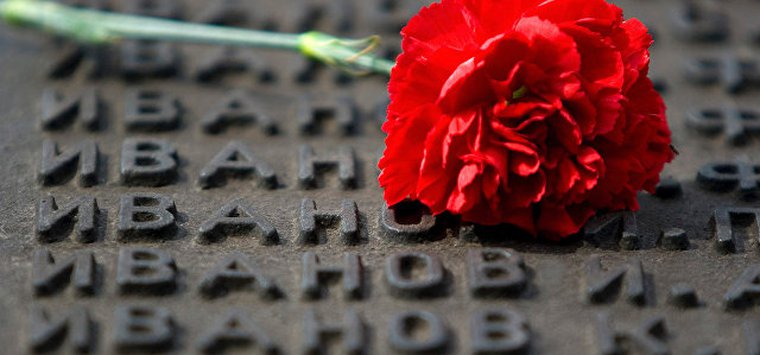 250 имен погибших нанесли на мемориальные плиты в Островском районе