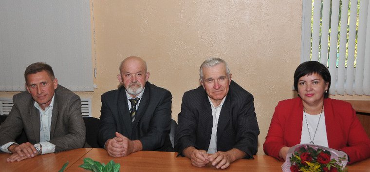 Удостоверения депутатов вручили народным избранникам в Островском районе