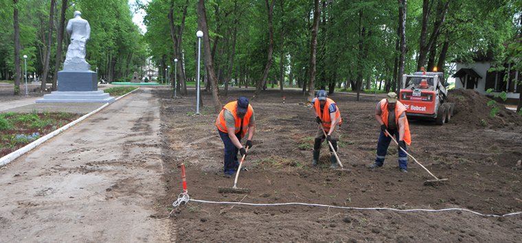Капитальные работы по реконструкции Парка Победы в Острове закончатся к 1 июня