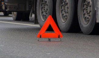 ДТП с участием грузового автомобиля и пешехода произошло в Островском районе