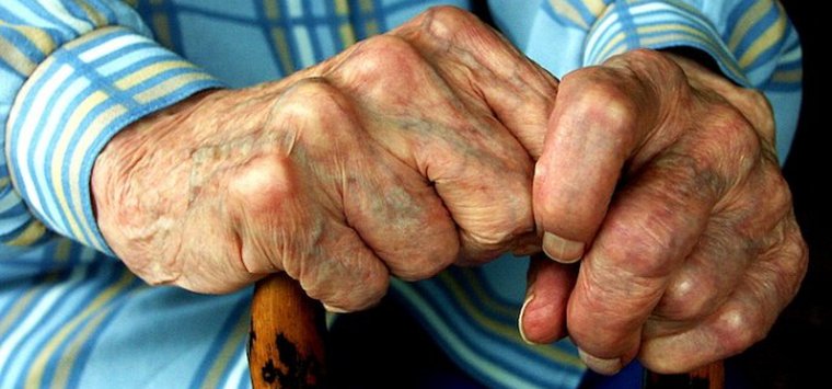 Информацию о беспомощных стариках в Островском районе проверила соцзащита
