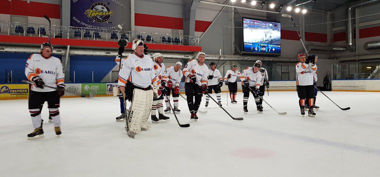 Хоккеисты «Аванты-Остров» отправили 7 шайб в ворота соперников из Порхова
