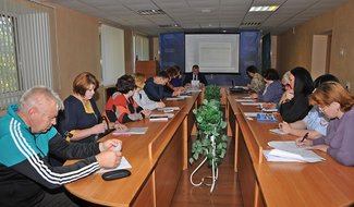 Уходить от шаблонов в отношении профилактики семейного неблагополучия призвал Дмитрий Быстров
