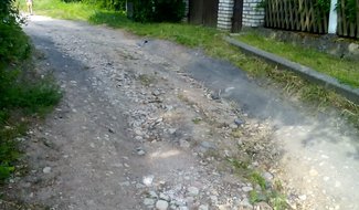 По обращению островича участок проезжей части на улице Шевченко приведут в порядок