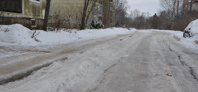 Островских автолюбителей просят не парковать транспорт вдоль обочин во время уборки снега