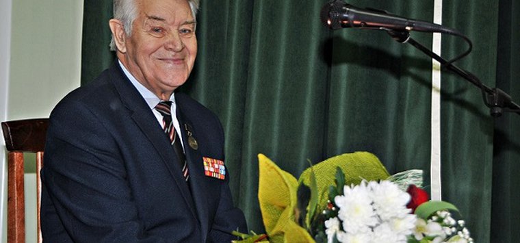 В Острове поздравили с 85-летием ветерана Вооружённых сил Николая Дёмина