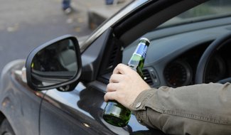 Нетрезвого водителя ВАЗа остановили сотрудники ГИБДД на Станционной в Острове