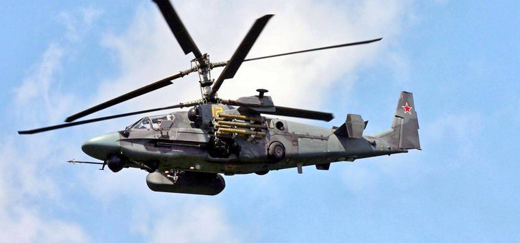 Три новейших вертолета прибыли из Острова в Псков для участия в армейском празднике