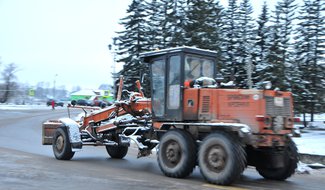 Готовность коммунальных служб к предстоящим праздникам обсудили в Островском районе