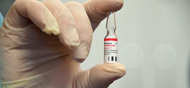 Более 800 островичей сделали первую прививку от коронавируса