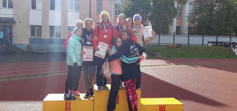 13 медалей завоевали островские легкоатлеты на Первенстве Псковской области