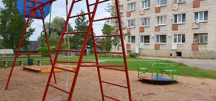 Детская площадка появилась на улице Ветеранов войны в Острове