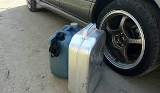 На АЗС в Островском районе продавали нефтепродукты под видом товарного топлива