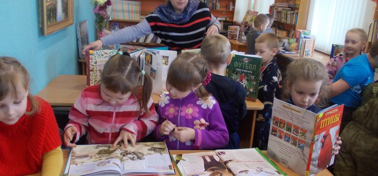 Экскурсию по библиотеке устроили для островских дошкольников