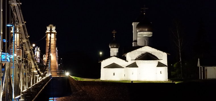 В Острове включили подсветку церкви Николая Чудотворца