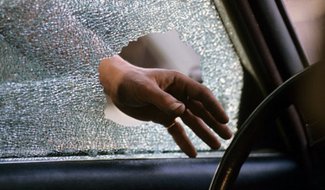 По 10 тысяч рублей заплатят островские подростки за кражу кошелька из автомобиля