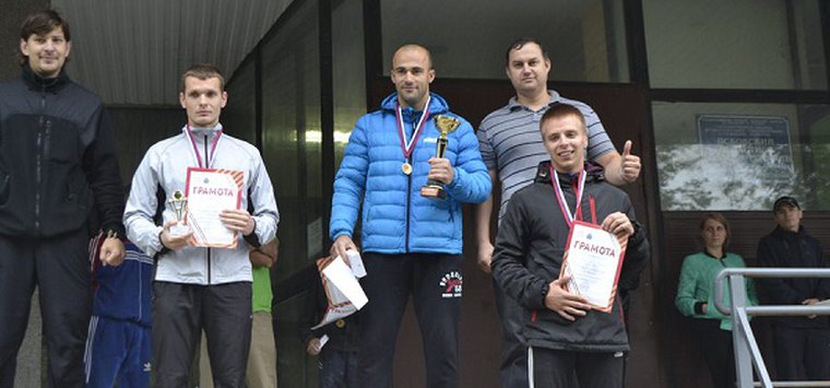 Острович занял третье место на региональных соревнованиях по подтягиванию на турниках
