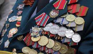Обеспечить адресной помощью ветеранов поручил главам районов Михаил Ведерников