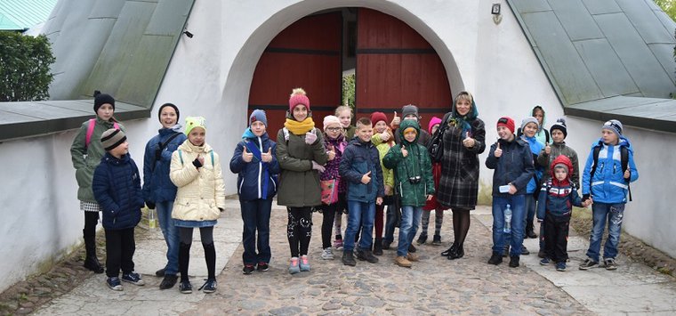 Дети из многодетных семей познакомились с Псково-Печерским монастырём