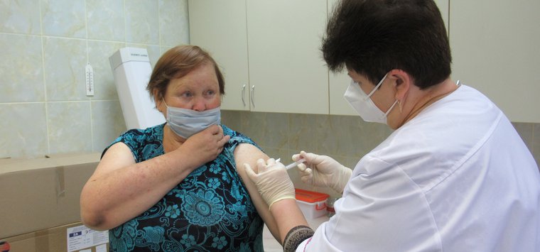 Вакцинация от гриппа активно идет в Островском районе