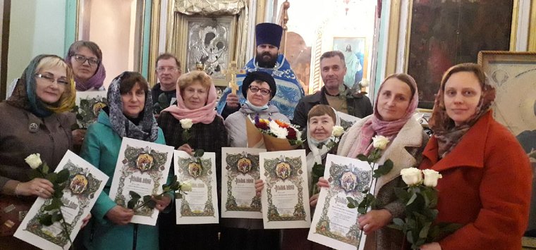Регент и певчие хора Троицкого собора получили награды