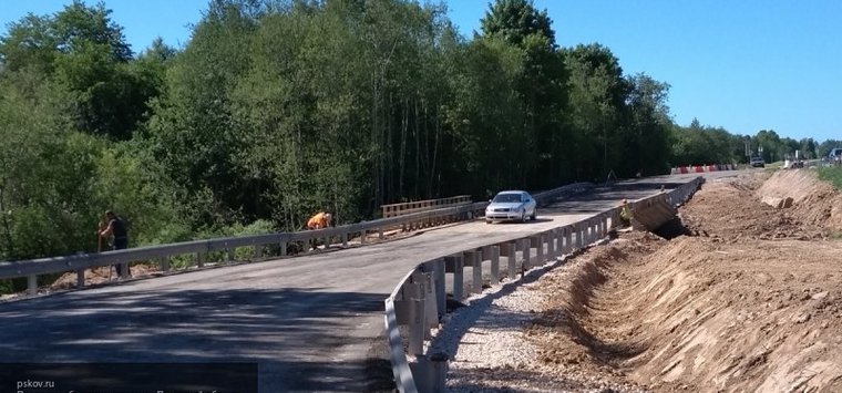 Завершен ремонт моста через реку Галинка в Островском районе