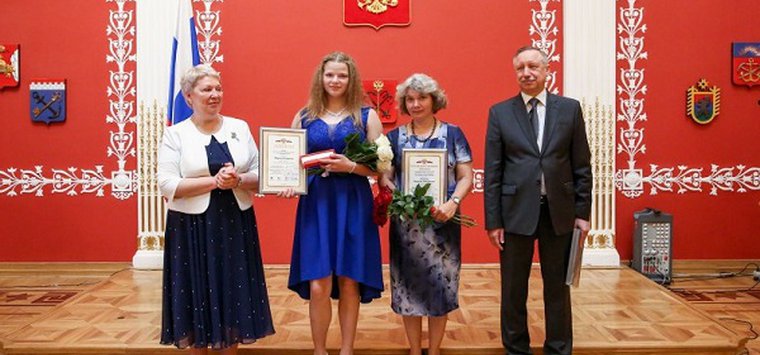 Островская выпускница получила диплом лауреата конкурса сочинений «Я — гражданин России!»