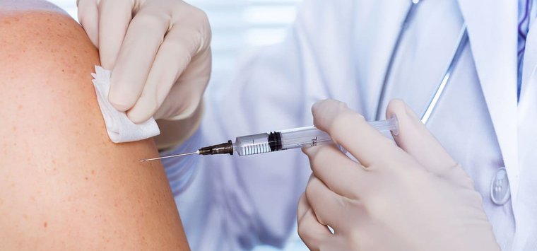 Пункты вакцинации от COVID-19 откроются во всех медучреждениях Псковской области