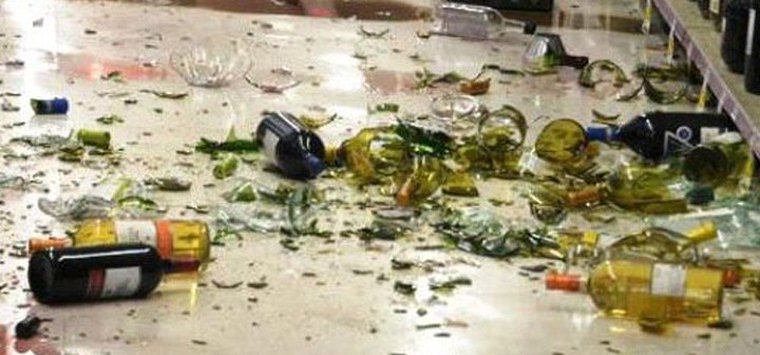 Пьяный острович разбил в магазине алкогольную продукцию на 18 тысяч