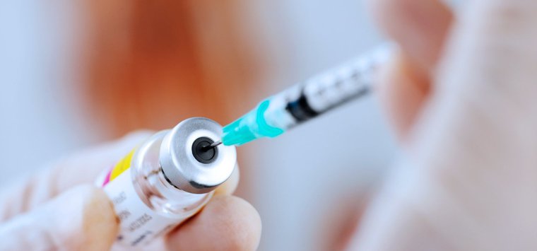 Михаил Ведерников предложил ввести систему скидок для вакцинированных