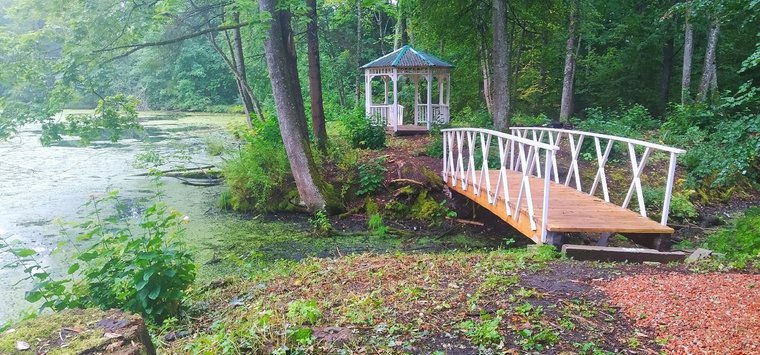 Сделать остановку в старом парке предложил туристам глава Горайской волости
