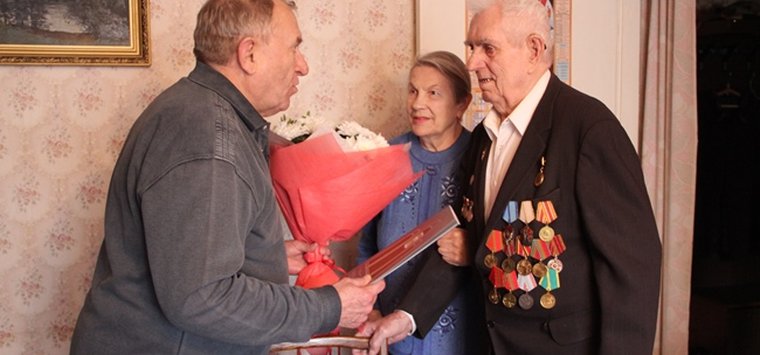Острович, ветеран двух войн Михаил Трофимов отметил 90-летие