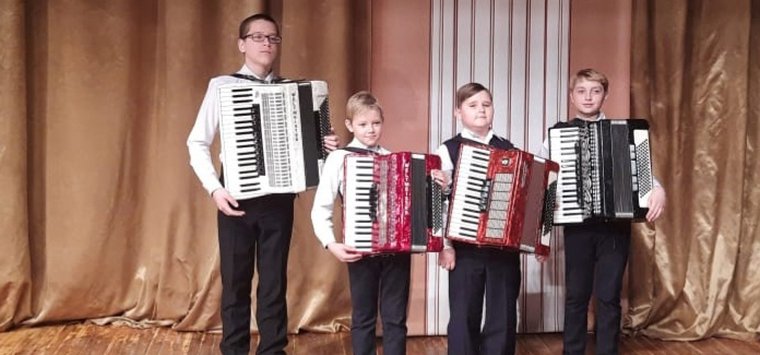 Островичи отличились на конкурсе исполнителей на народных инструментах