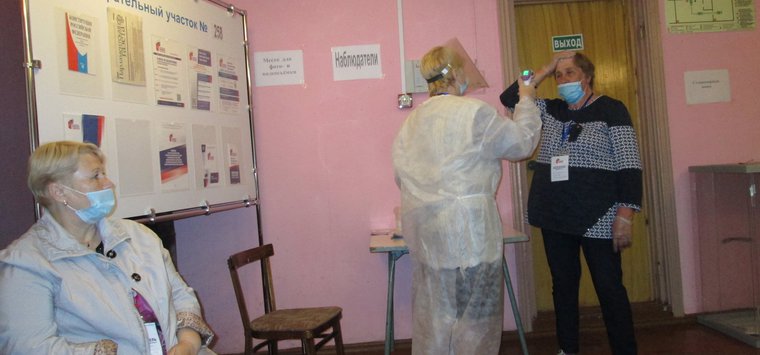 Жители Островского района продолжают голосовать по поправкам в Конституцию в заключительный день
