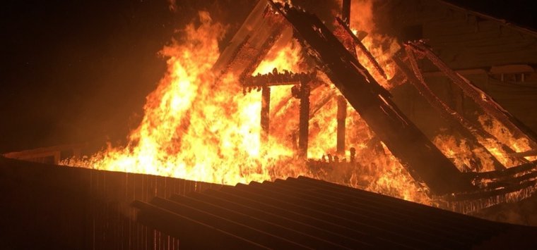 Жилой дом сгорел ночью в деревне Кахново