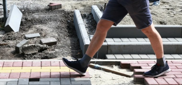 На дороге Старый Изборск - Палкино - Остров приведут в порядок тротуары