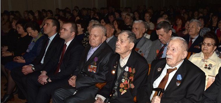 Дмитрий Быстров вручил участникам войны медали «75 лет Победы»