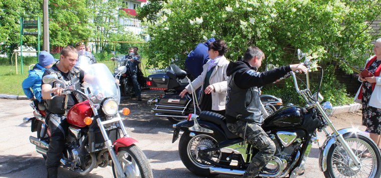 Накануне Дня защиты детей мотоклуб подарил праздник юным островичам