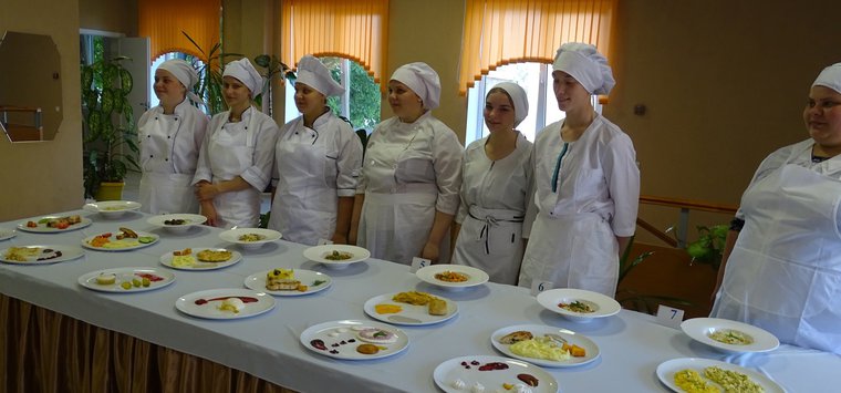 Будущие повара из Острова сдали первый демонстрационный экзамен