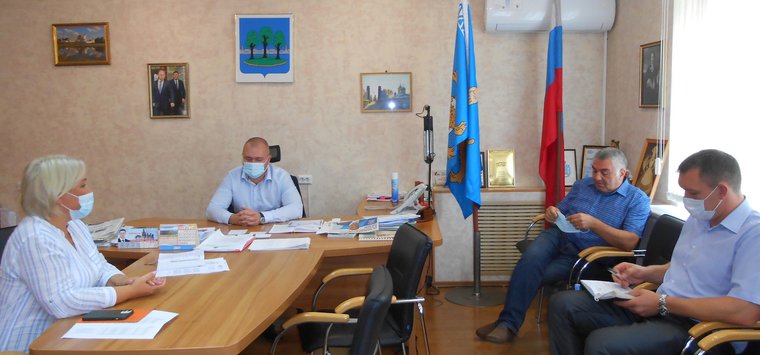 Ситуацию с вывозом мусора и оплатой этой услуги обсудили в Острове