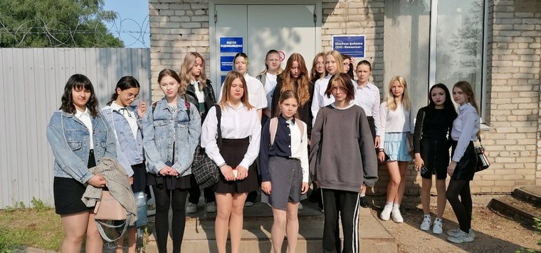 Школьники посетили с экскурсией швейную фабрику в Острове
