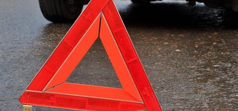 «Фиат» из-за сильного ветра вылетел с трассы в кювет в Островском районе