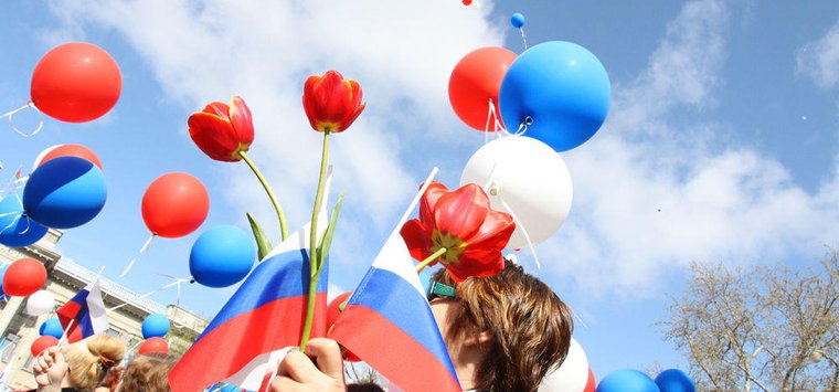 «Мир! Труд! Май!»: праздничную программу подготовили в Острове