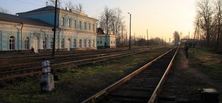 Прокуратура требует привести в порядок здание железнодорожного вокзала в Острове